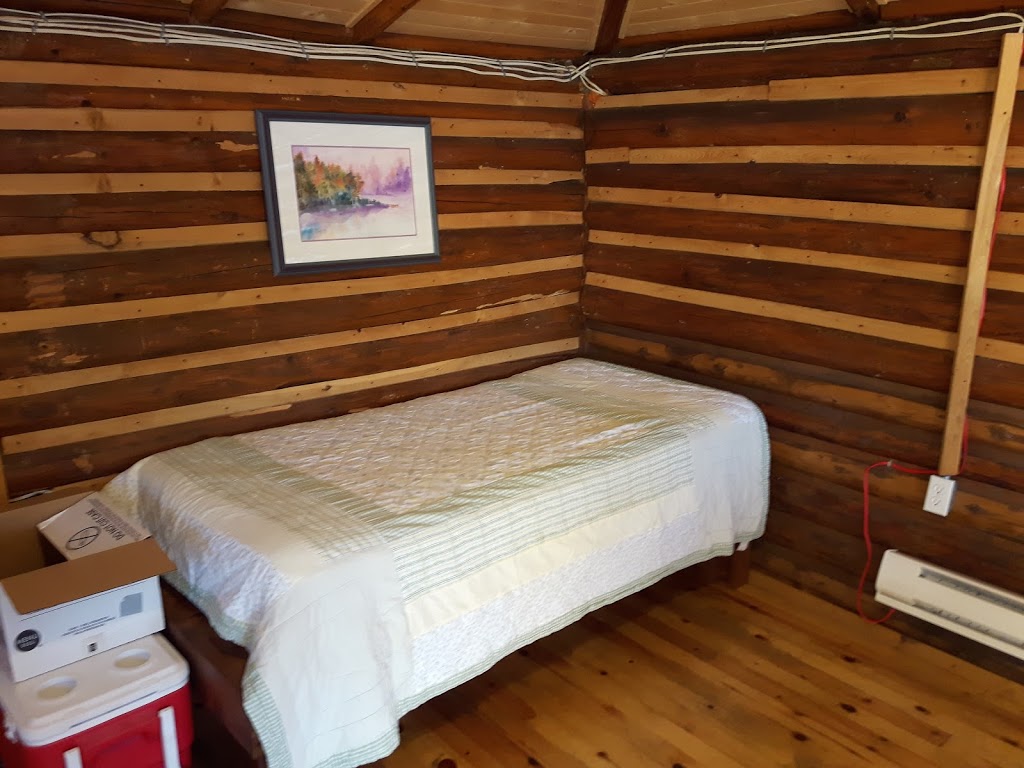 Bearskin Lodge & Outfitters | 1068 Lake St, Whitefish Falls, ON P0P 2H0, Canada | Phone: (705) 285-4540