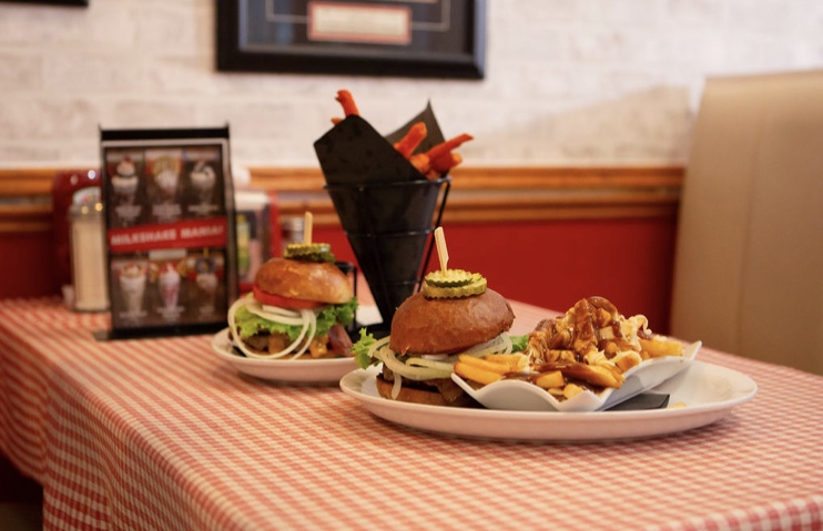 Troys Diner Inc | 295 Main St E, Milton, ON L9T 1P1, Canada | Phone: (905) 878-8783