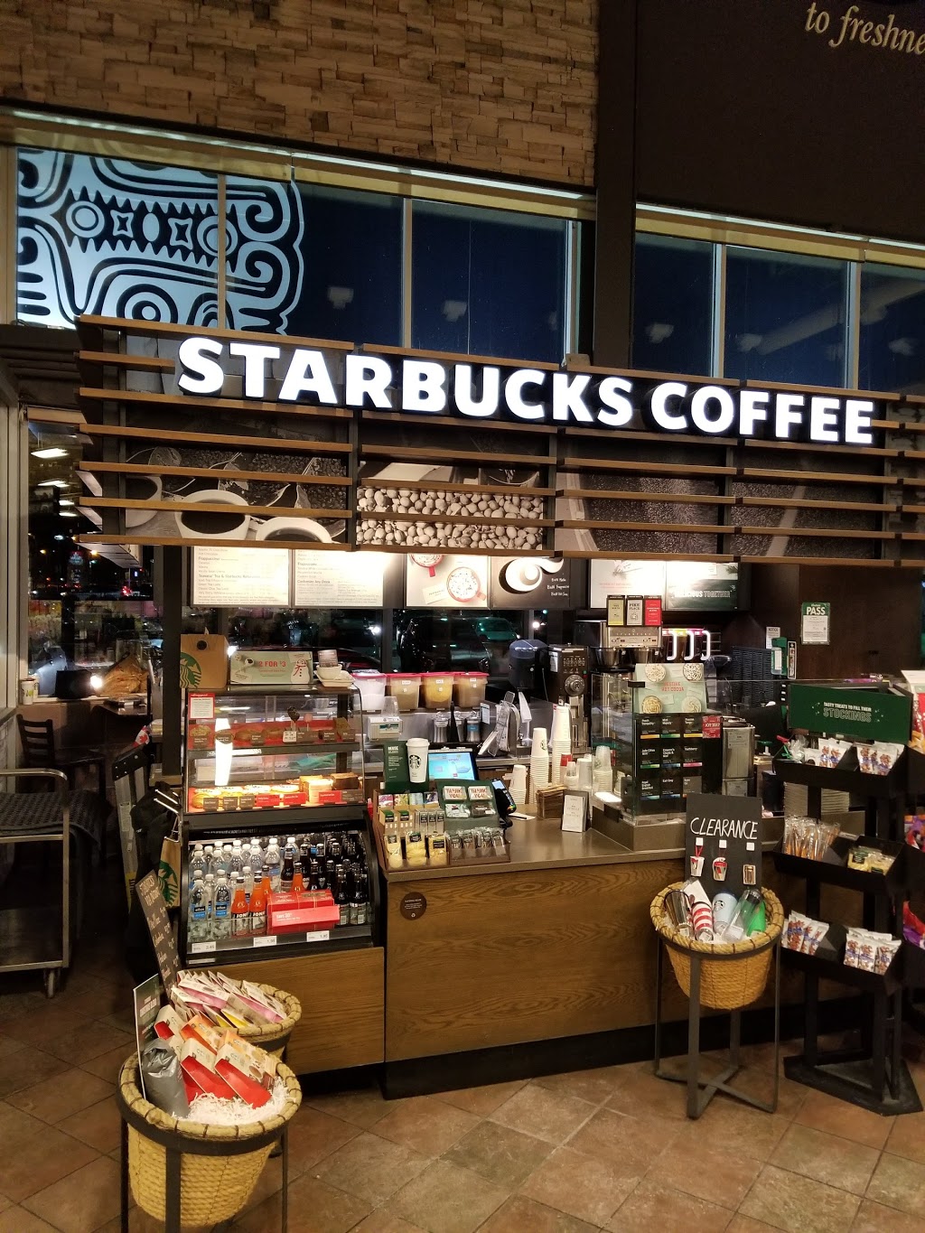 Starbucks | 808 York Mills Rd, North York, ON M3B 1X7, Canada | Phone: (416) 385-3113