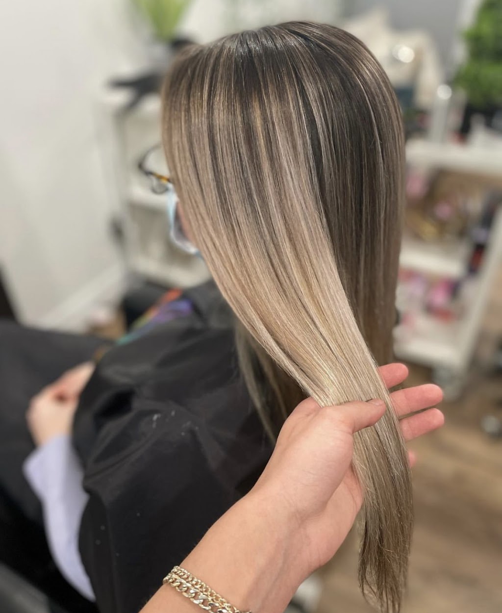 Jennys Studio | 3742 Horseshoe Valley Rd W, Minesing, ON L9X 1E4, Canada | Phone: (705) 279-6597