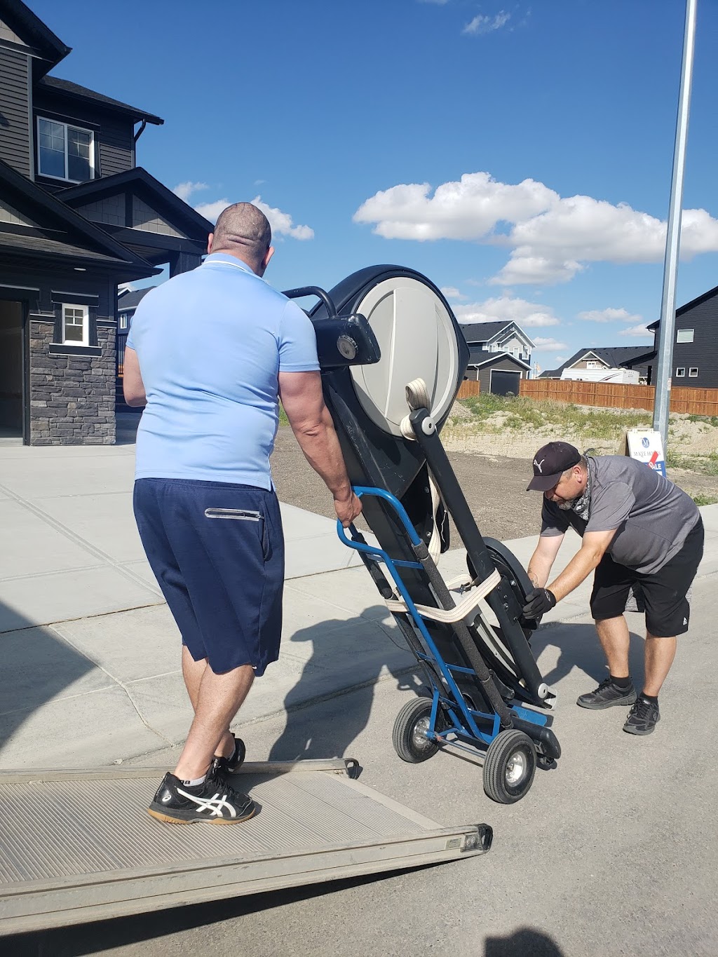 Ready Freddy moving | 522 Cranford Dr SE, Calgary, AB T3M 2L7, Canada | Phone: (403) 700-3082