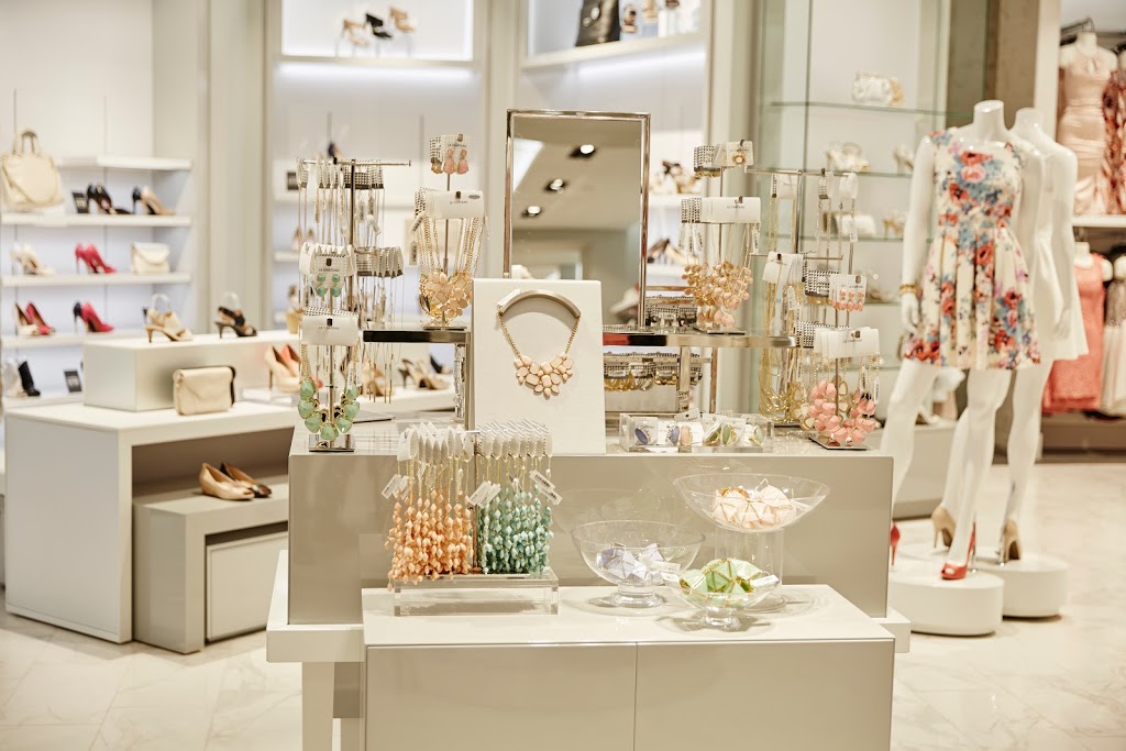 LE CHÂTEAU | 300 Borough Dr, Scarborough, ON M1P 4P5, Canada | Phone: (416) 296-3434
