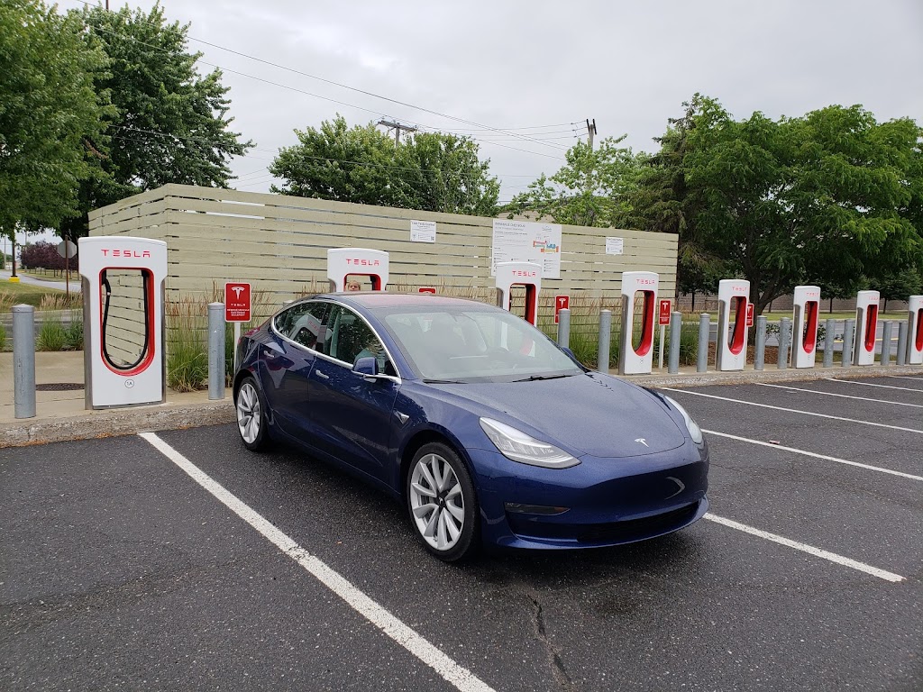 Tesla Supercharger | 755 Bd René-Lévesque, Drummondville, QC J2C 6Y7, Canada | Phone: (877) 798-3752