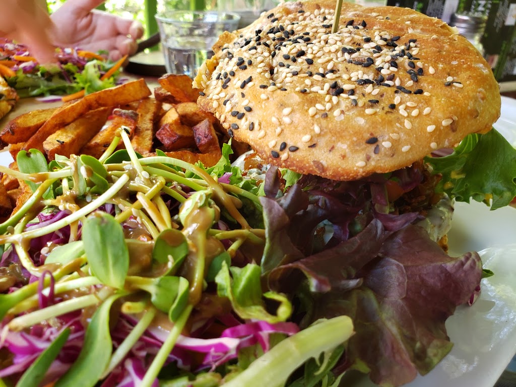 Le Mouton Noir | 2301 Rue de lÉglise, Val-David, QC J0T 2N0, Canada | Phone: (819) 322-1571