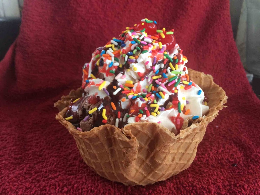 Woodys Waffles & Ice Cream | 13 Harbour St, Port Dover, ON N0A 1N0, Canada | Phone: (519) 410-1785