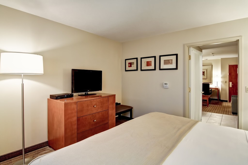 Holiday Inn Express & Suites Guelph | 540 Silvercreek Pkwy N, Guelph, ON N1H 6N3, Canada | Phone: (519) 824-2400