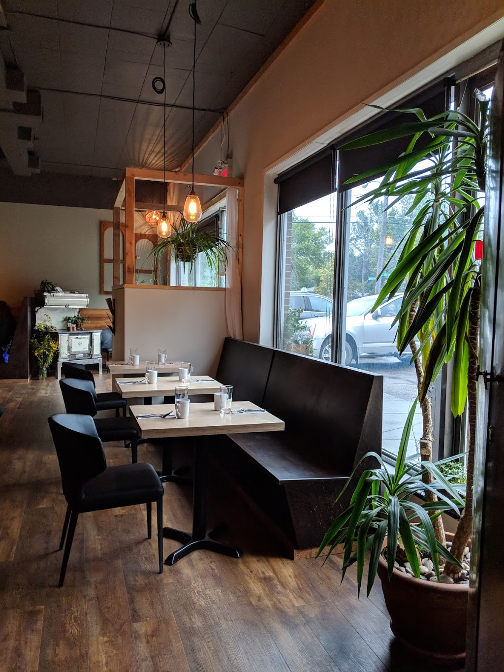 Hearth Restaurant | 2404 Melrose Ave, Saskatoon, SK S7J 0V5, Canada | Phone: (306) 664-6677