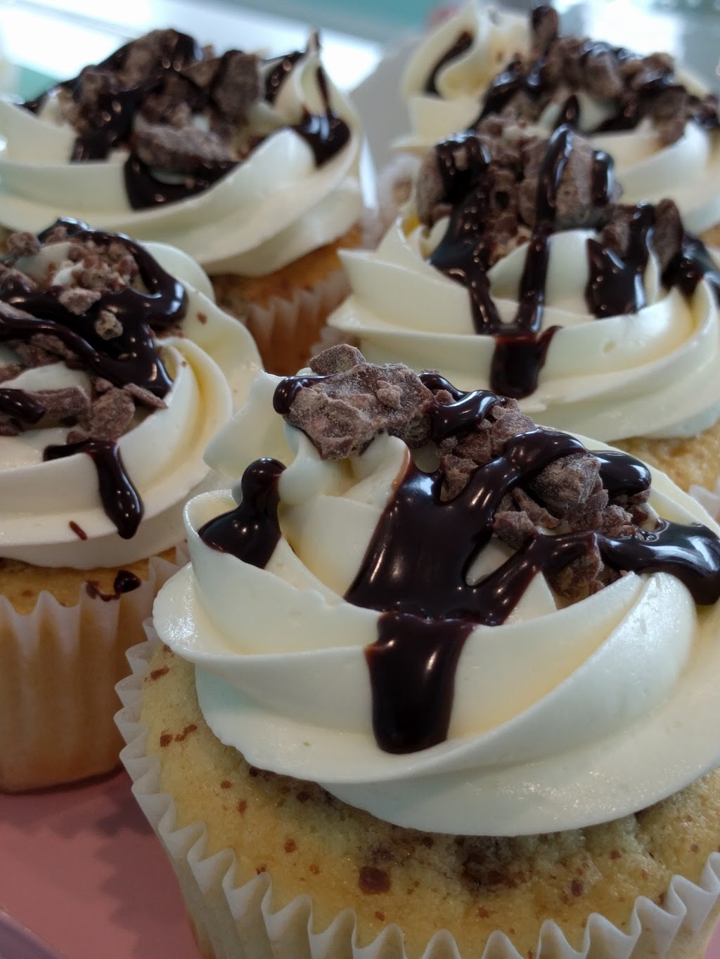 Babycakes Cupcakery | 9520 Main St #100, Clarence, NY 14031, USA | Phone: (716) 320-0369
