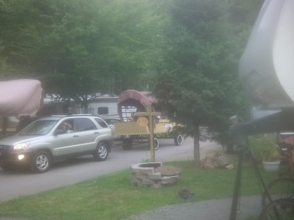Camping Lac et Forêt | 131 12e Avenue S, Sainte-Thècle, QC G0X 3G0, Canada | Phone: (418) 289-3871
