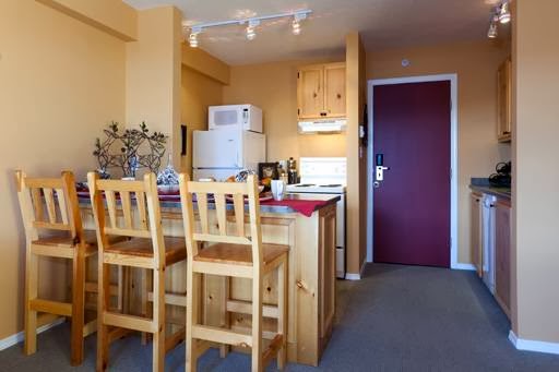 Vance Creek Hotel & Conference Centre | 148 Silver Lode Ln, Vernon, BC V1B 3M1, Canada | Phone: (250) 549-5191