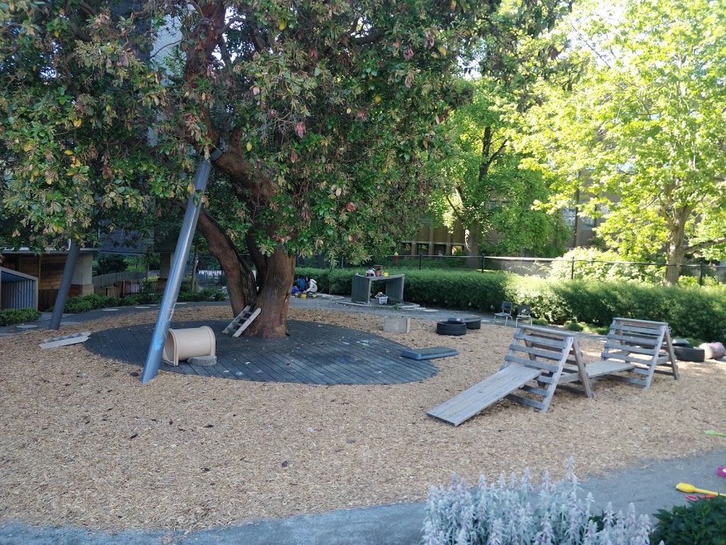 Hummingbird | 6363 Agronomy Rd, Vancouver, BC V6T 1Z4, Canada | Phone: (604) 827-4495