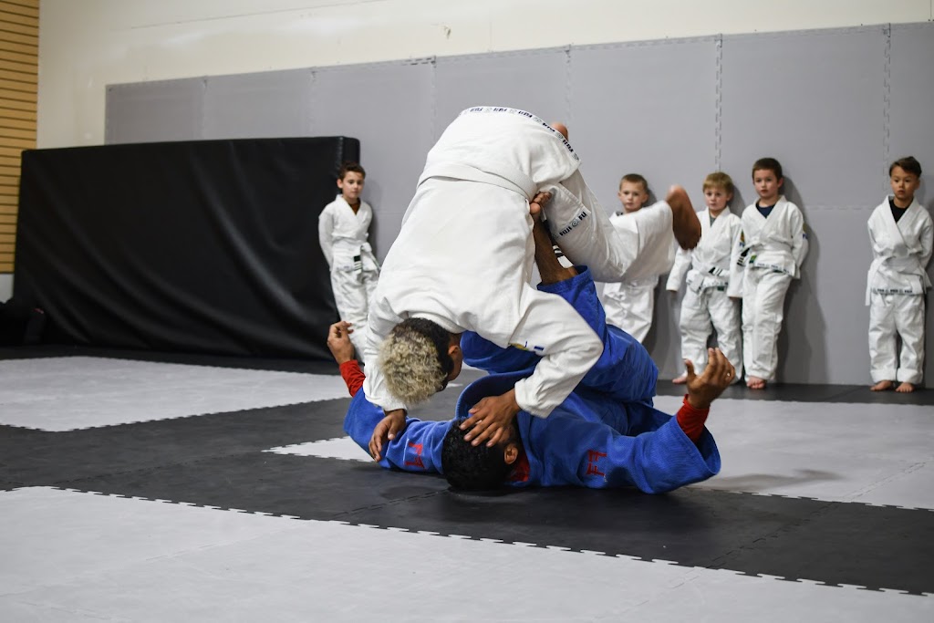 Level MMA | 201 S Railway Ave #8, Winkler, MB R6W 1J9, Canada | Phone: (431) 775-7780