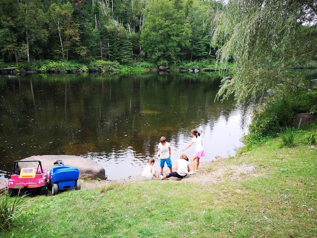 Dan Cottages | 290 Rang Saint Vincent, Sainte-Béatrix, QC J0K 1Y0, Canada | Phone: (514) 781-6154