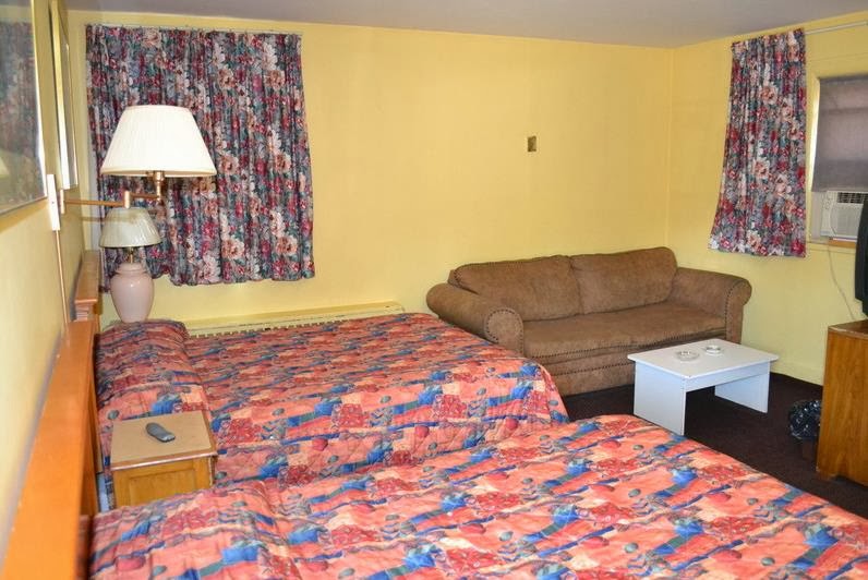 Maples Motel | 107 Neywash St, Orillia, ON L3V 1X6, Canada | Phone: (705) 326-3561