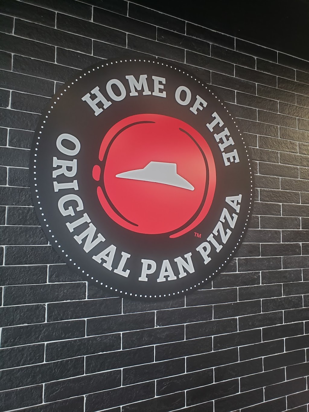 Pizza Hut London | 1255 Kilally Rd, London, ON N5Y 6K9, Canada | Phone: (519) 455-0172