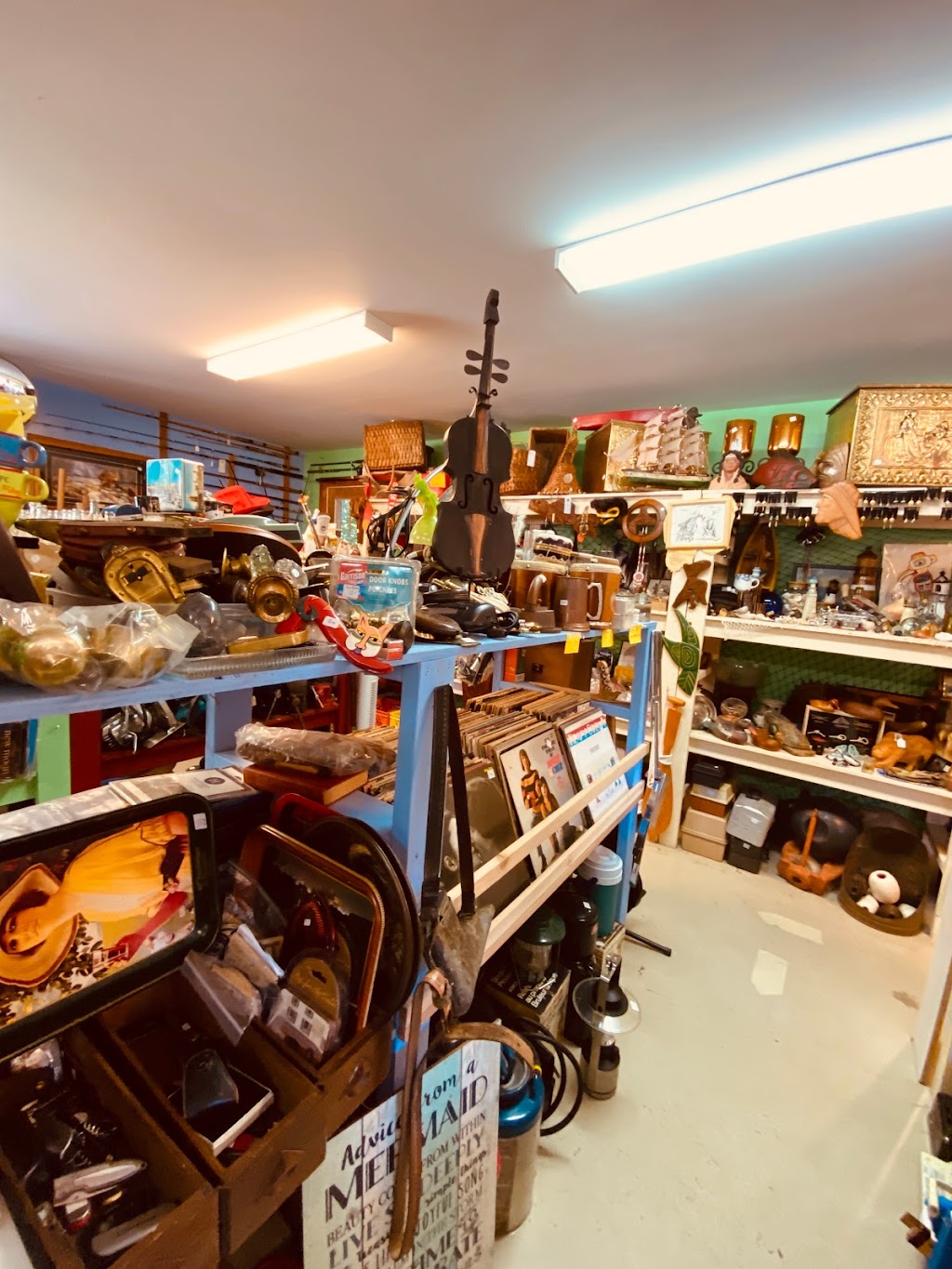Coombs Country Second Hand Store | 2342 Alberni Hwy, Coombs, BC V0R 1M0, Canada | Phone: (250) 586-6760