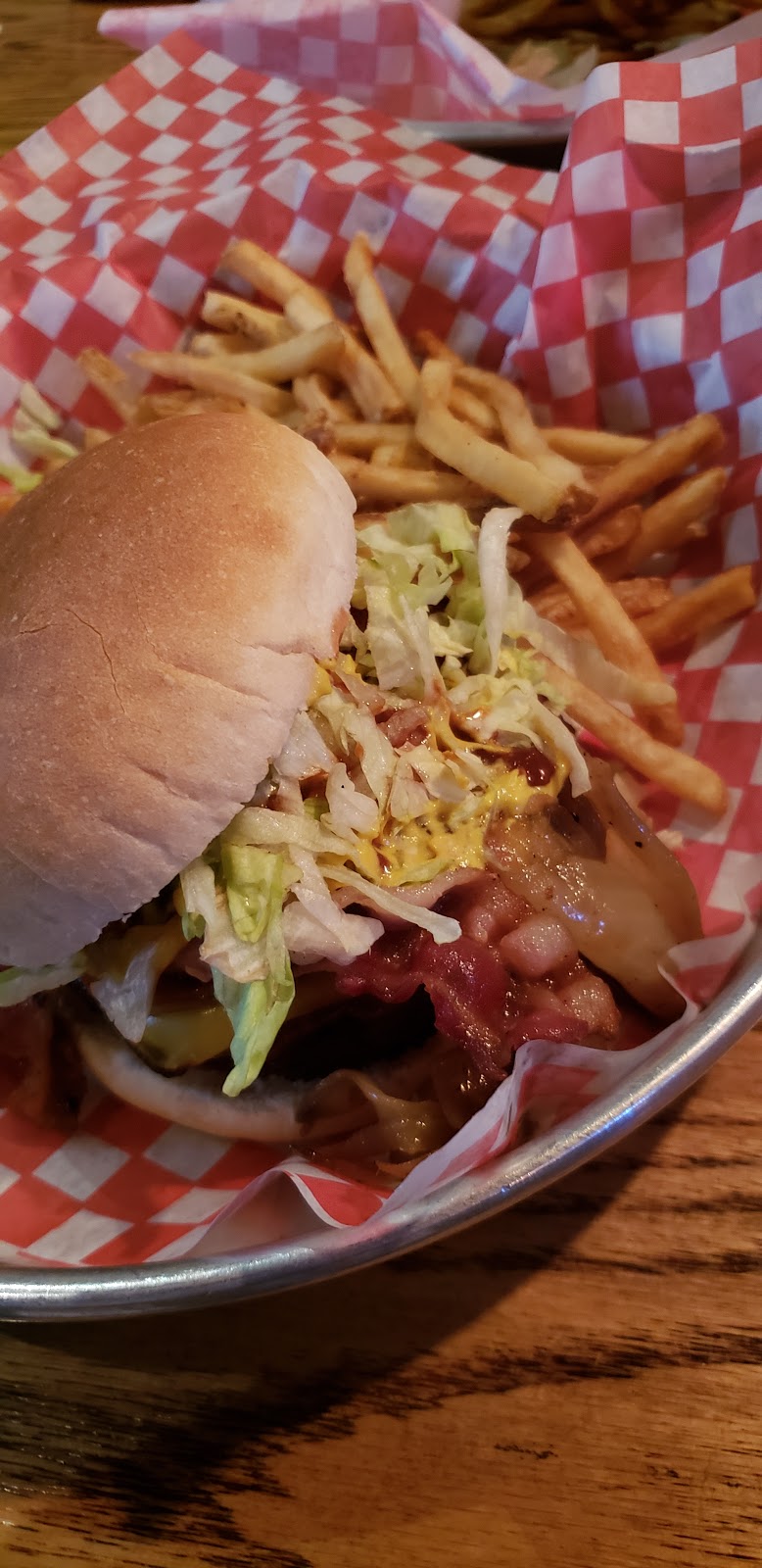 Chucks Roadhouse Bar & Grill | 310 Garrison Road Garrison Village Shopping Centre, Fort Erie, ON L2A 1M7, Canada | Phone: (905) 991-9444