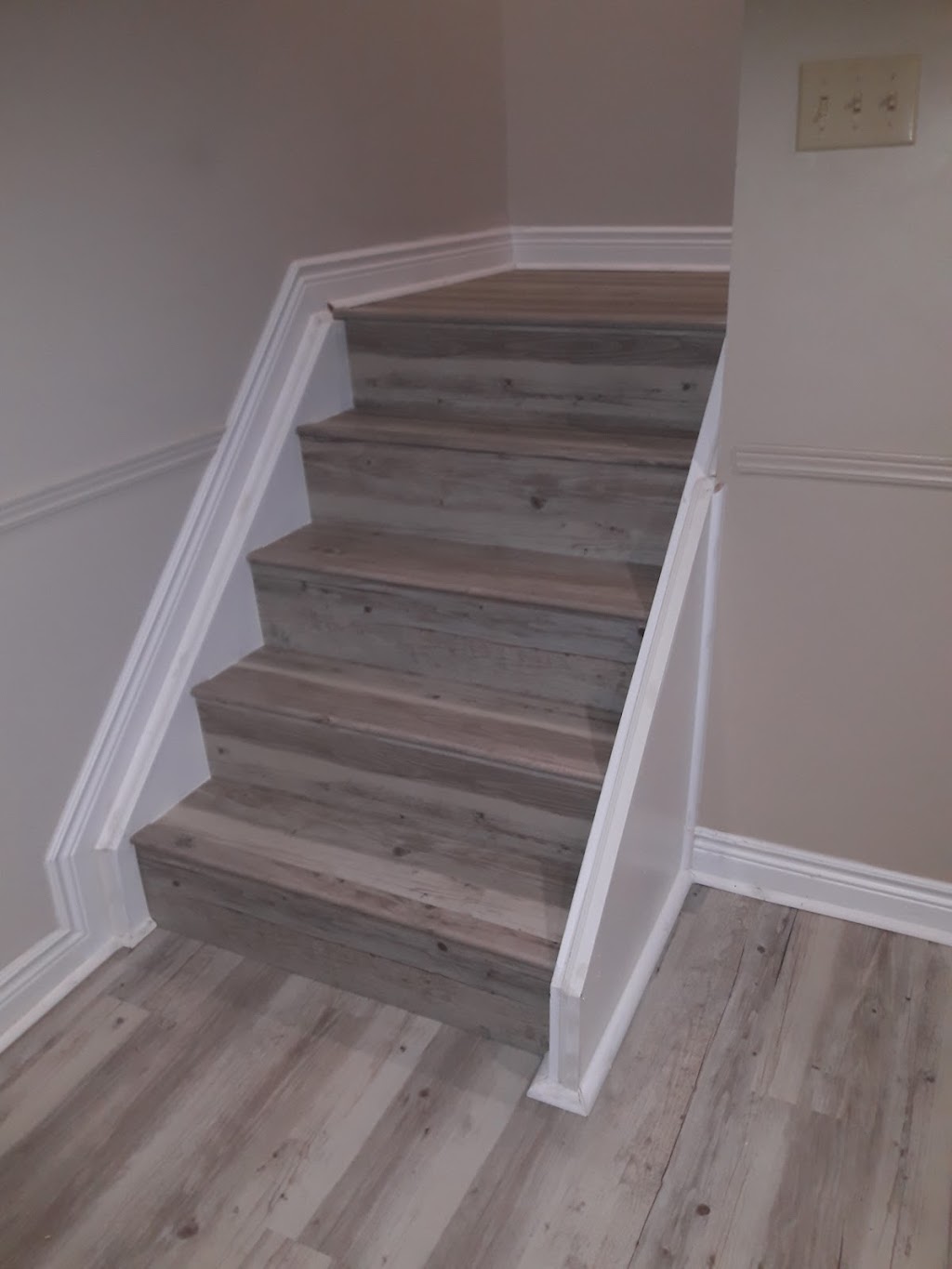 vinyl flooring plank store | 2773 Andorra Cir, Mississauga, ON L5N 2H8, Canada | Phone: (647) 303-2232
