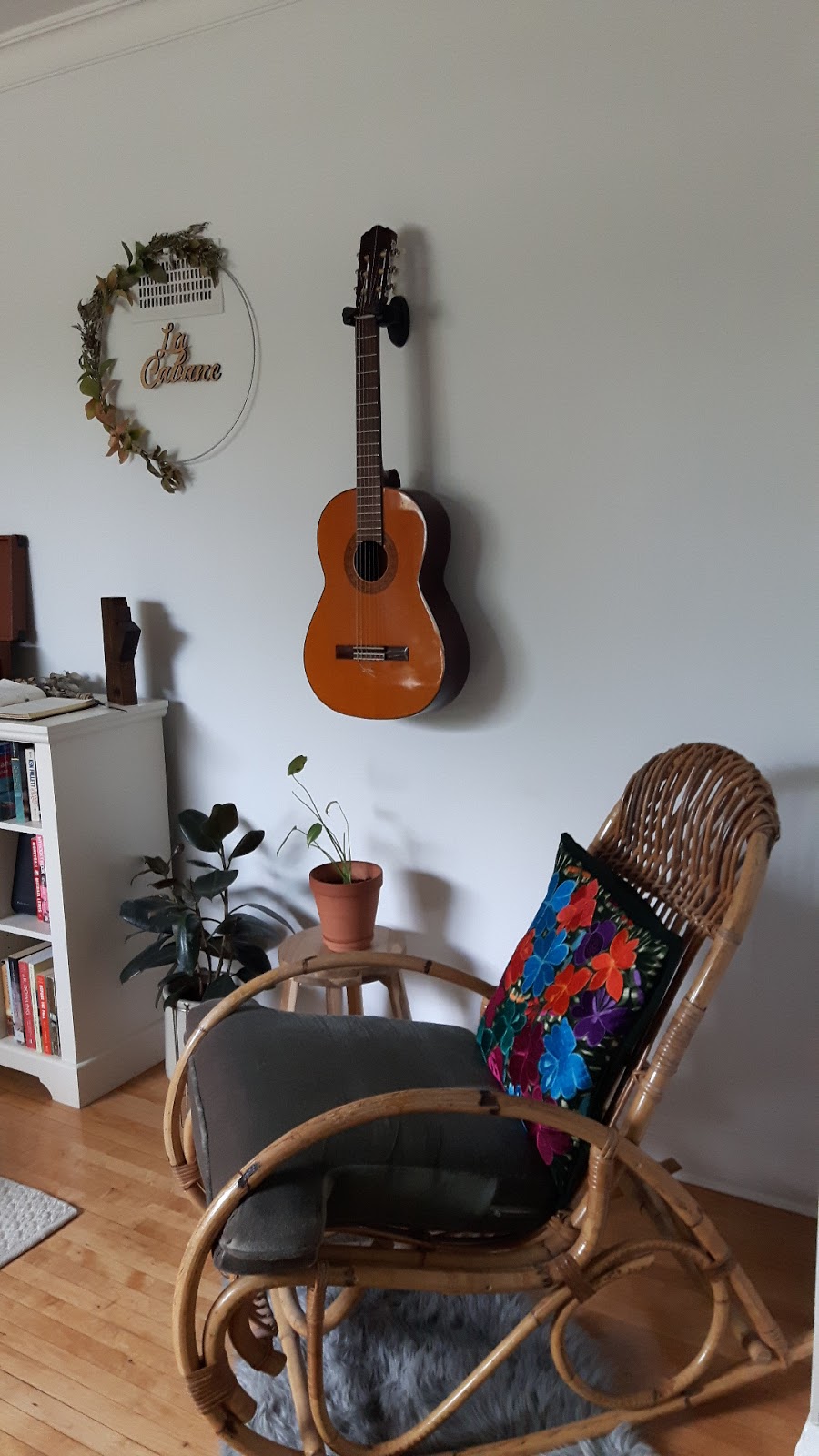 La Cabane Guesthouse | 315 Provencher Blvd, Winnipeg, MB R2H 0G8, Canada | Phone: (204) 794-4218