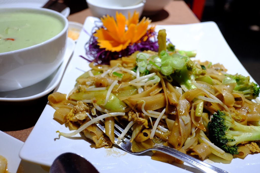 Vientiane Restaurant | 12-208 Marion St, Winnipeg, MB R2H 0T6, Canada | Phone: (204) 235-1576