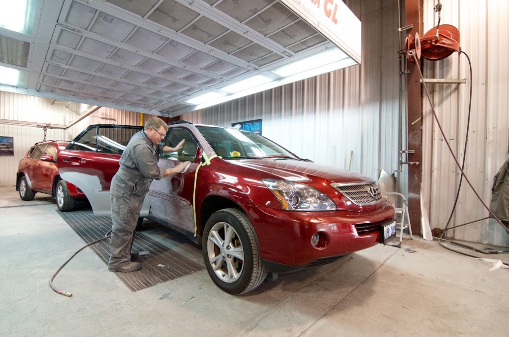 Tony Graham Collision Centre | 2195 Robertson Rd, Nepean, ON K2H 5Z2, Canada | Phone: (613) 596-6021