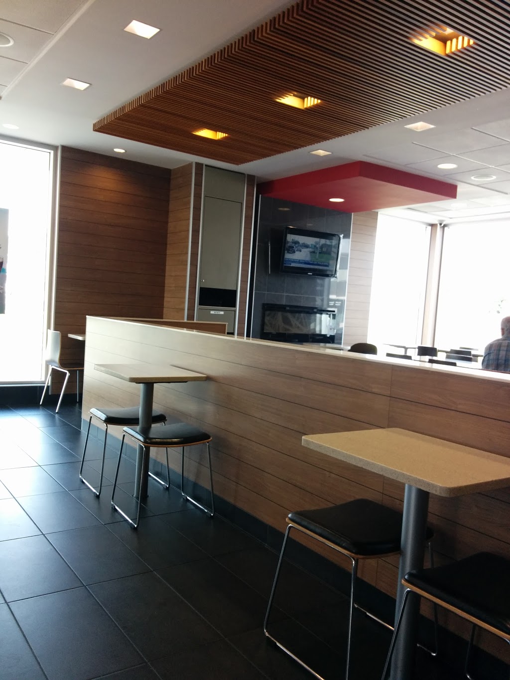McDonalds | 321 Boulevard de la Marine, Varennes, QC J3X 1Z4, Canada | Phone: (450) 929-0186
