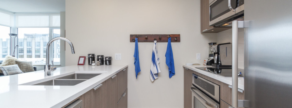 Checked in Victoria Vacations | 1114 Nicholson St, Victoria, BC V8X 3L6, Canada | Phone: (250) 888-8752