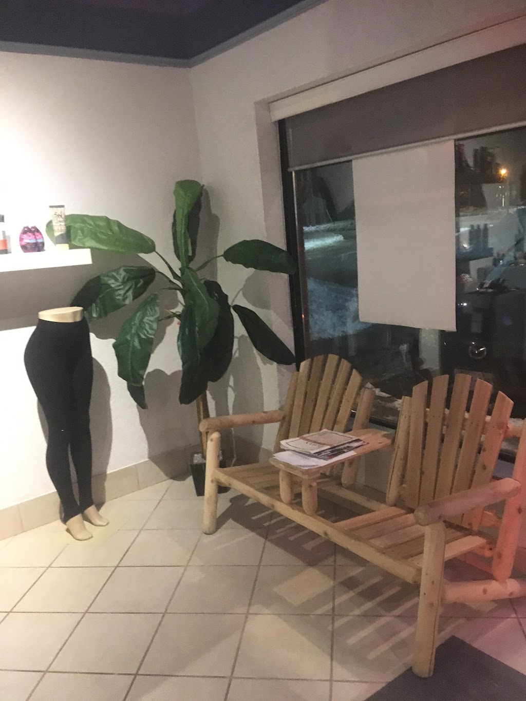 Beach Bums Tanning | 11 Huron St, Woodstock, ON N4S 6Y9, Canada | Phone: (519) 533-1979