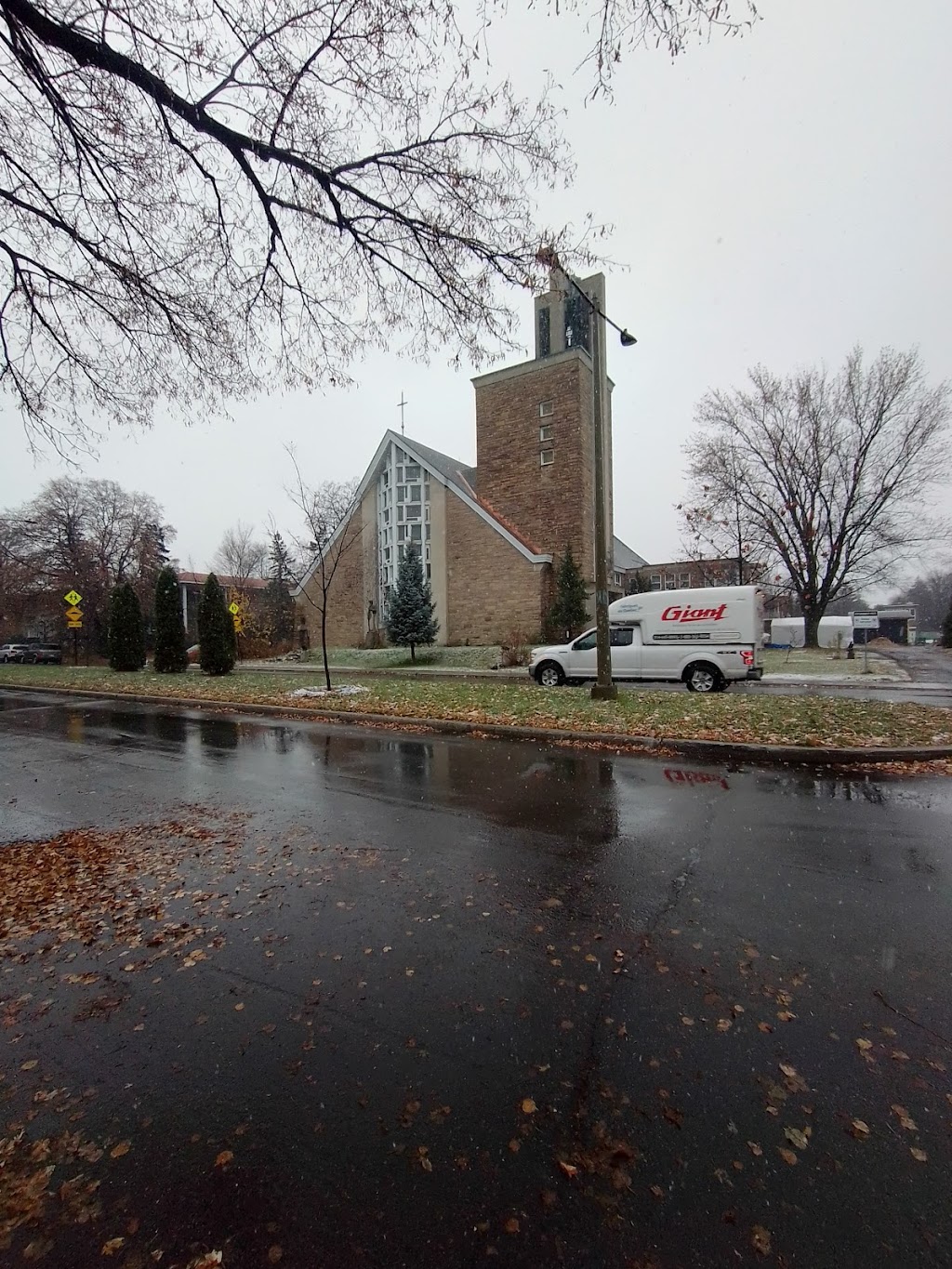 Sanctuaire Saint-Jude | 10120 Av. dAuteuil, Montréal, QC H3L 2K1, Canada | Phone: (514) 381-1767