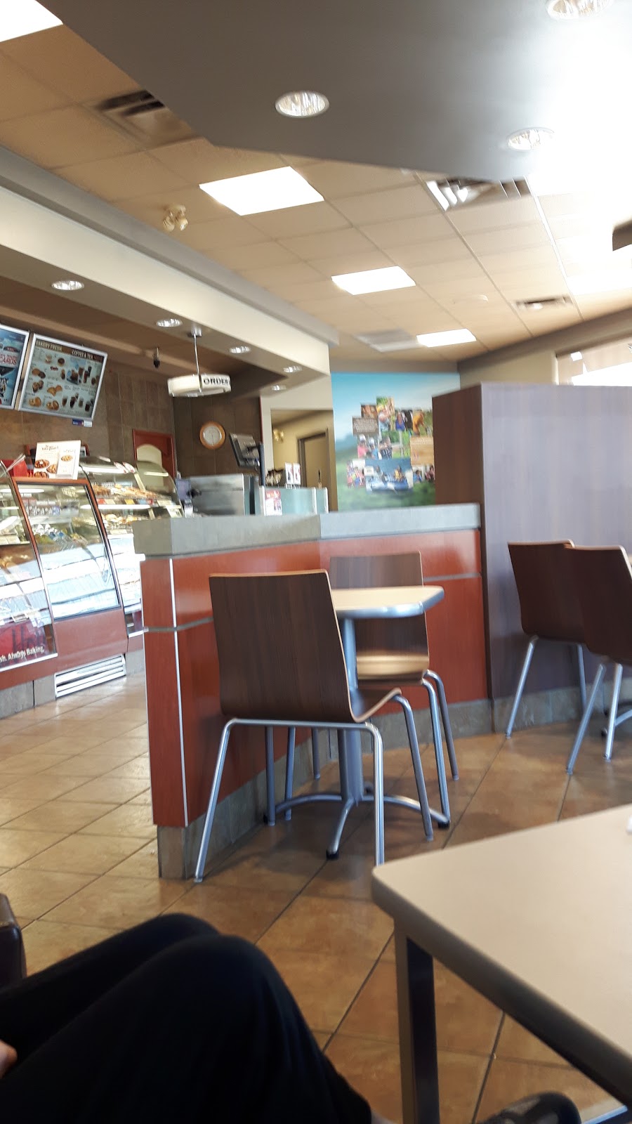 Tim Hortons | 145 S Edgeware Rd, St Thomas, ON N5P 4C4, Canada | Phone: (519) 633-9559