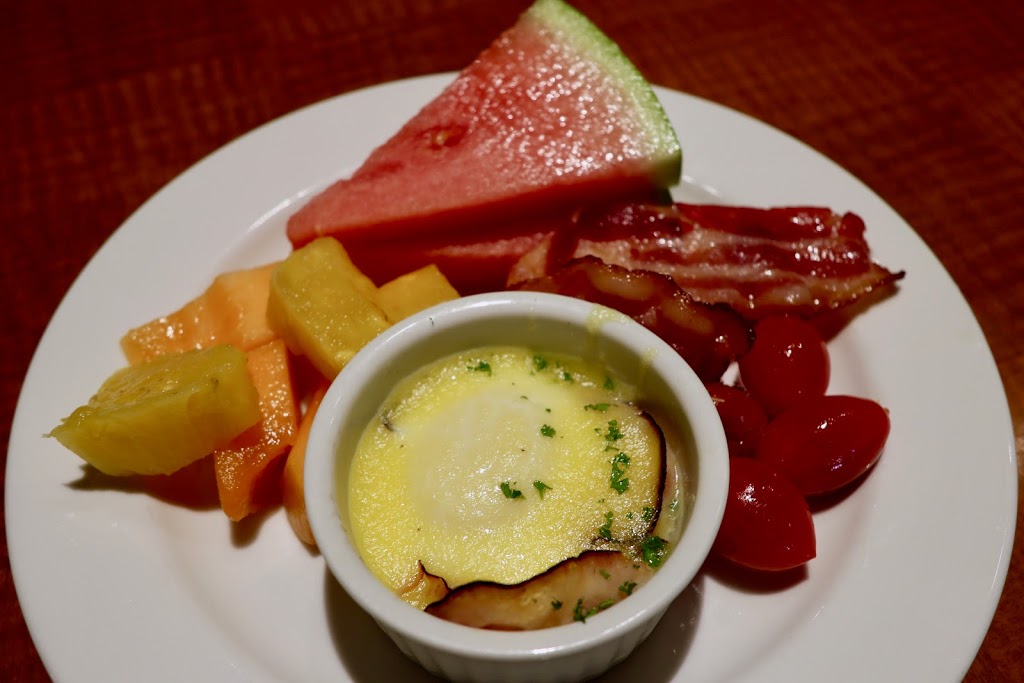 Mantles Restaurant & Lounge | 3240 Village Way, Sun Peaks, BC V0E 5N0, Canada | Phone: (250) 578-6060