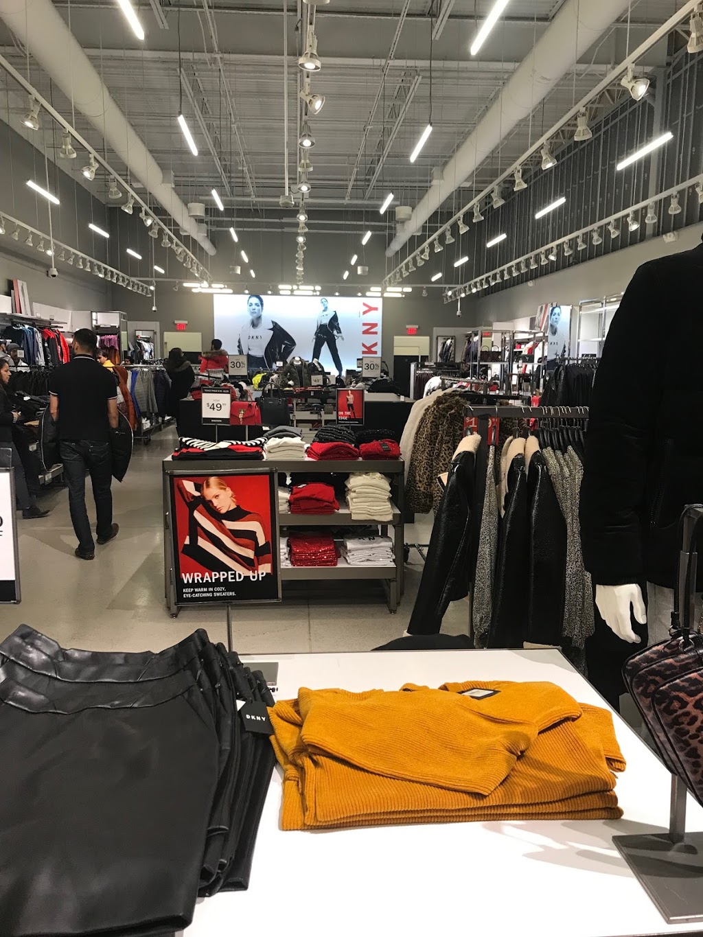 DKNY | 1 Bass Pro Mills Dr Space 203, Concord, ON L4K 5W4, Canada | Phone: (905) 264-4680