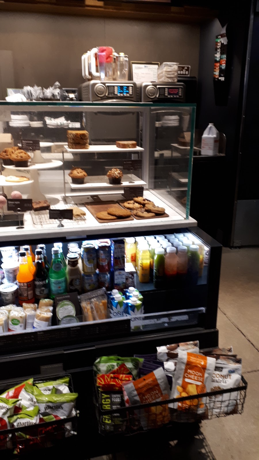 Starbucks | 41 Boulevard de la Cité-des-Jeunes #120, Vaudreuil-Dorion, QC J7V 0N3, Canada | Phone: (450) 513-1294