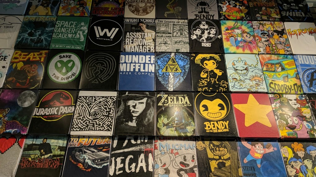 Hot Topic | MAPLEVIEW CENTRE, 900 Maple Ave, Burlington, ON L7S 2J8, Canada | Phone: (905) 631-1300