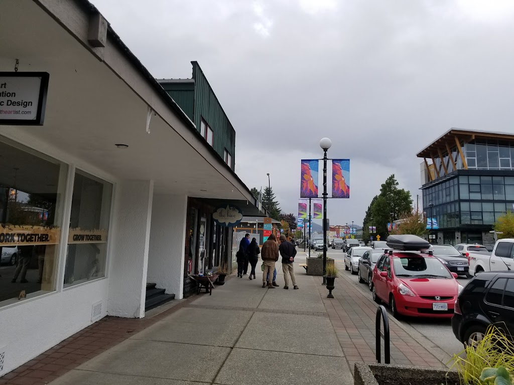 Crash Hotel Squamish | 38005 Cleveland Ave, Squamish, BC V8B 0C3, Canada | Phone: (604) 815-3403