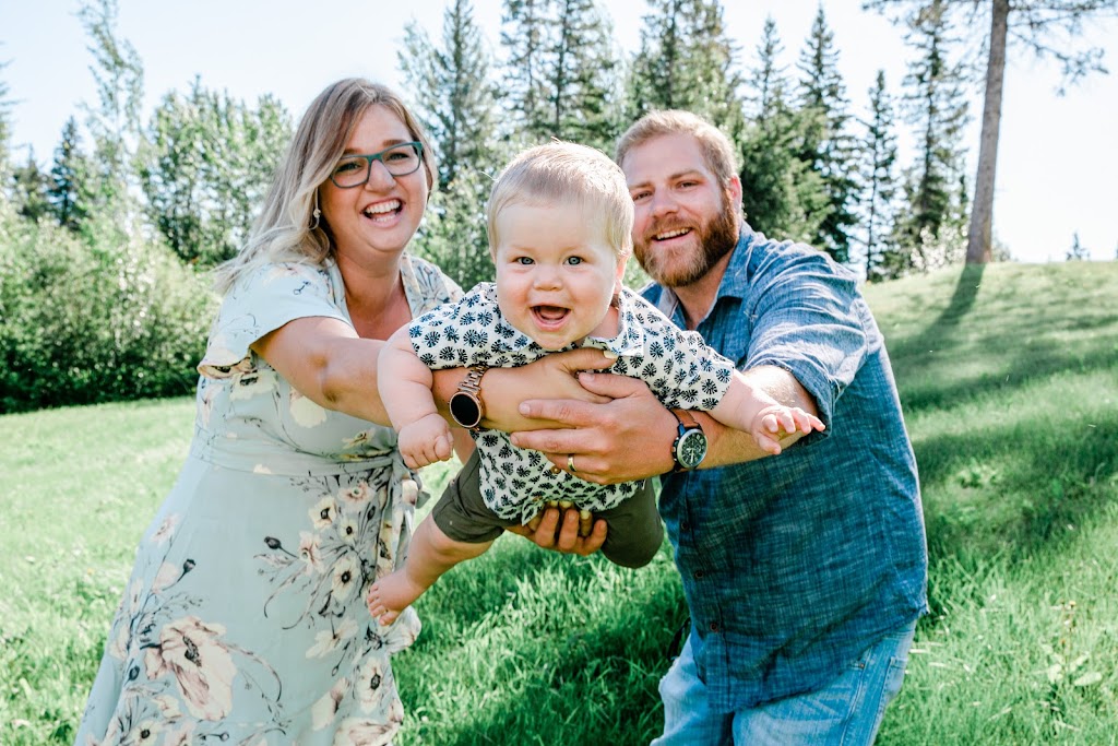 Shine Moment Photography Studio | 357 Pooley Pl, Victoria, BC V9A 6Y5, Canada | Phone: (780) 266-1331