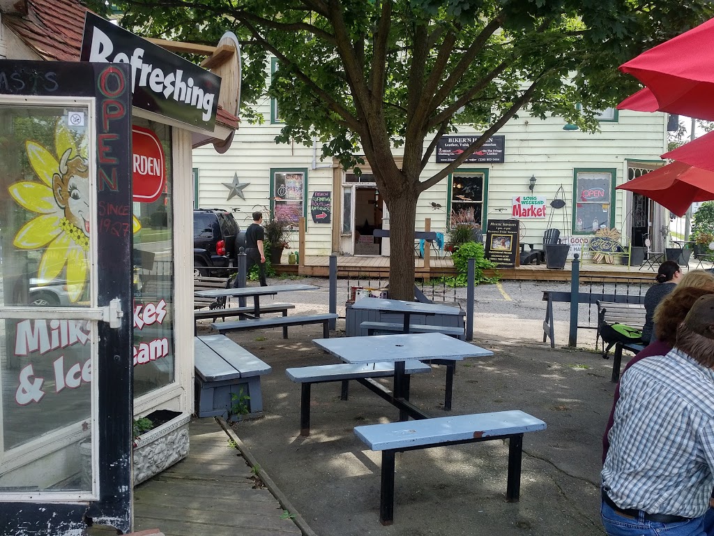 Oasis Drive-In | 22 Argyle St S, Caledonia, ON N3W 1E5, Canada | Phone: (905) 765-8881