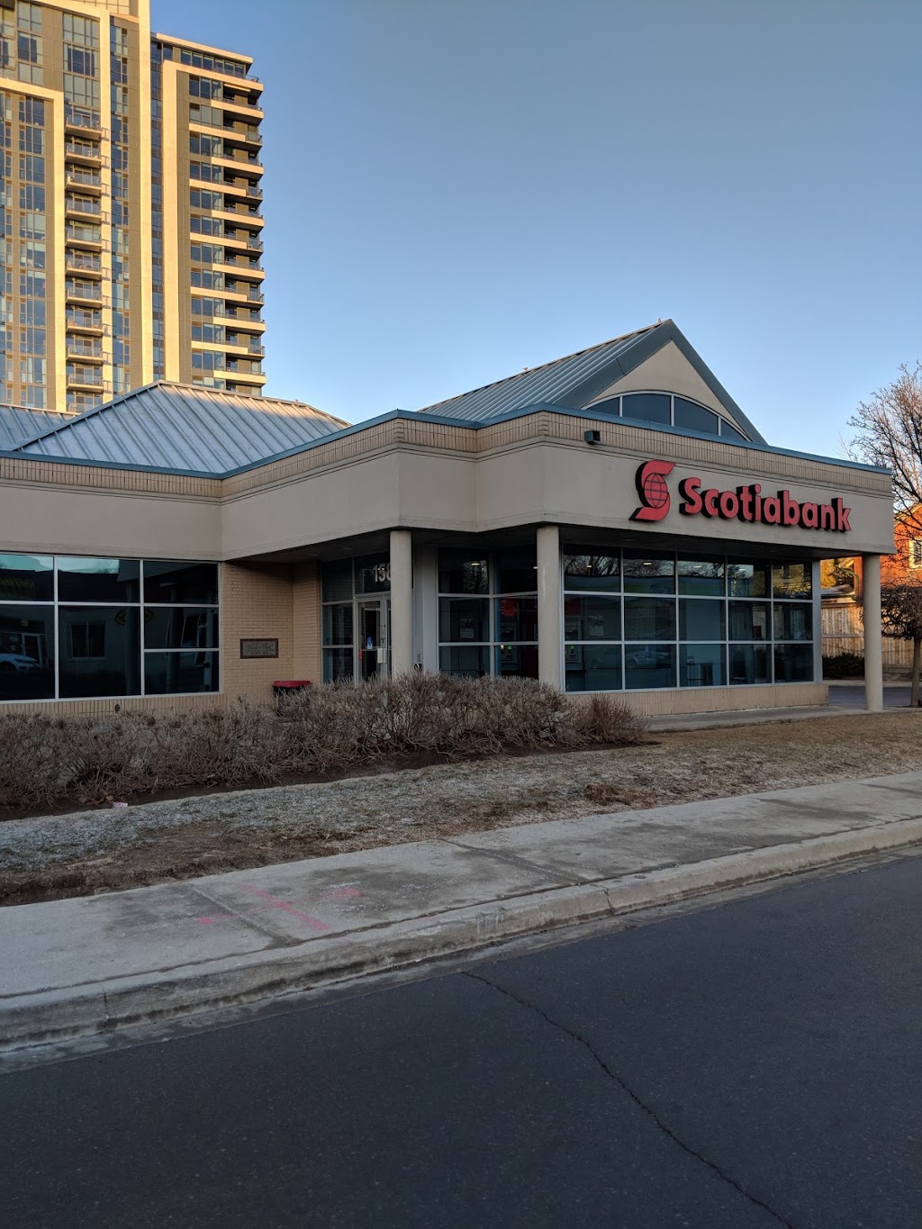 Scotiabank | 158 Lakeshore Rd E, Mississauga, ON L5G 1E9, Canada | Phone: (905) 278-3358