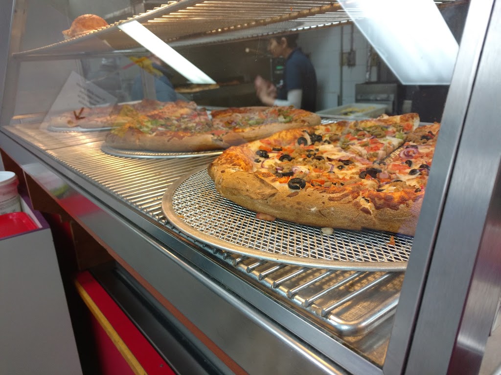 Champion Pizza - Rosemont | 3571 Rue Beaubien E, Montréal, QC H1X 1H1, Canada | Phone: (514) 376-0376