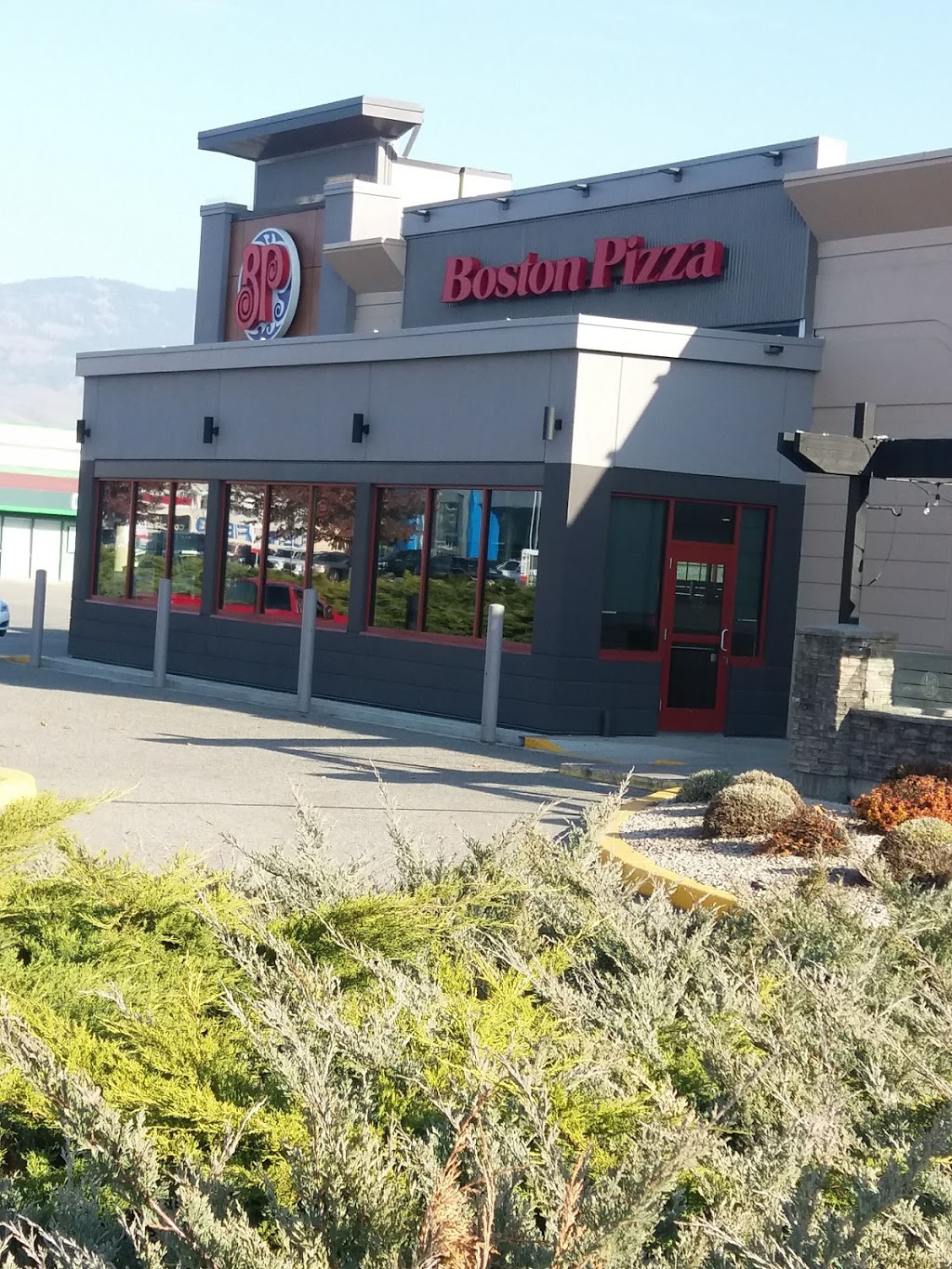 Boston Pizza | 2339 Hwy 97 N #650, Kelowna, BC V1X 4H9, Canada | Phone: (250) 861-6677