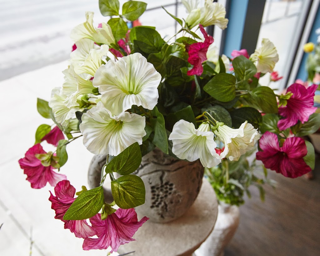 Clazzique Touch Silk Floral Design & Décor | 1046 King St W, Hamilton, ON L8S 1L5, Canada | Phone: (905) 923-9467