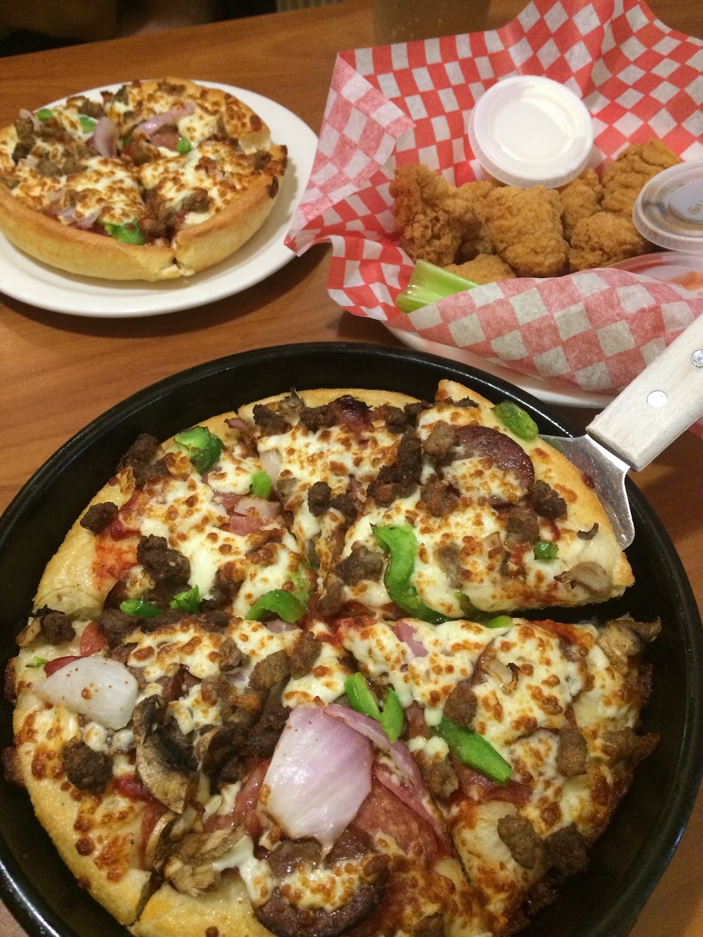 Pizza Hut | 1635 Lawrence Ave W, North York, ON M6L 3C9, Canada | Phone: (416) 241-6006