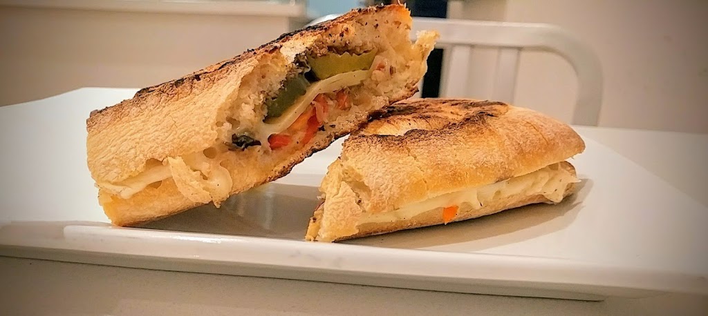 Elna Bistro | 6900 Boulevard Décarie m240, Côte Saint-Luc, QC H3X 2T8, Canada | Phone: (514) 564-3562