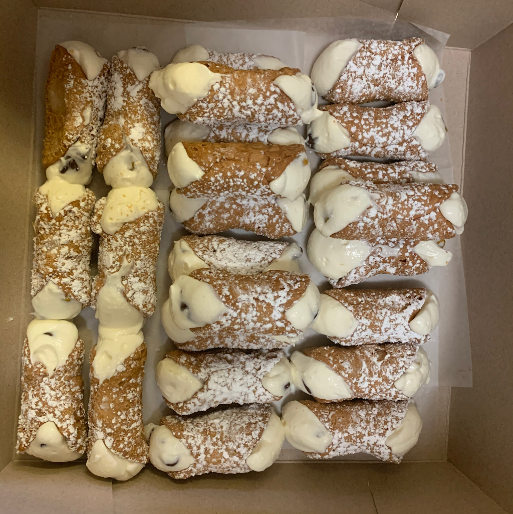 patisserie dolce francesco | Boul de Pierrefonds, Montréal, QC H9H 3P6, Canada | Phone: (514) 629-3634