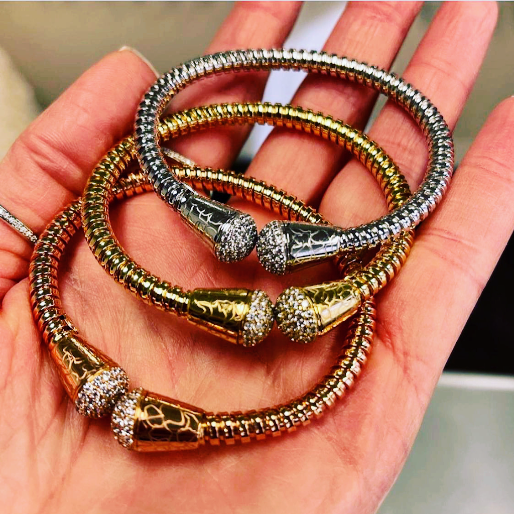 Sajaa Jewellers | 3068 Hurontario St, Mississauga, ON L5B 1N7, Canada | Phone: (905) 531-1168