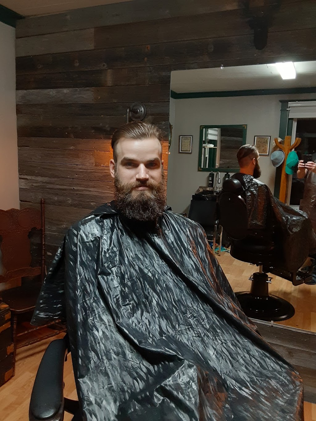 Salon Barbe Rouge | 21 Rue Roy, Trois-Pistoles, QC G0L 4K0, Canada | Phone: (418) 851-6361