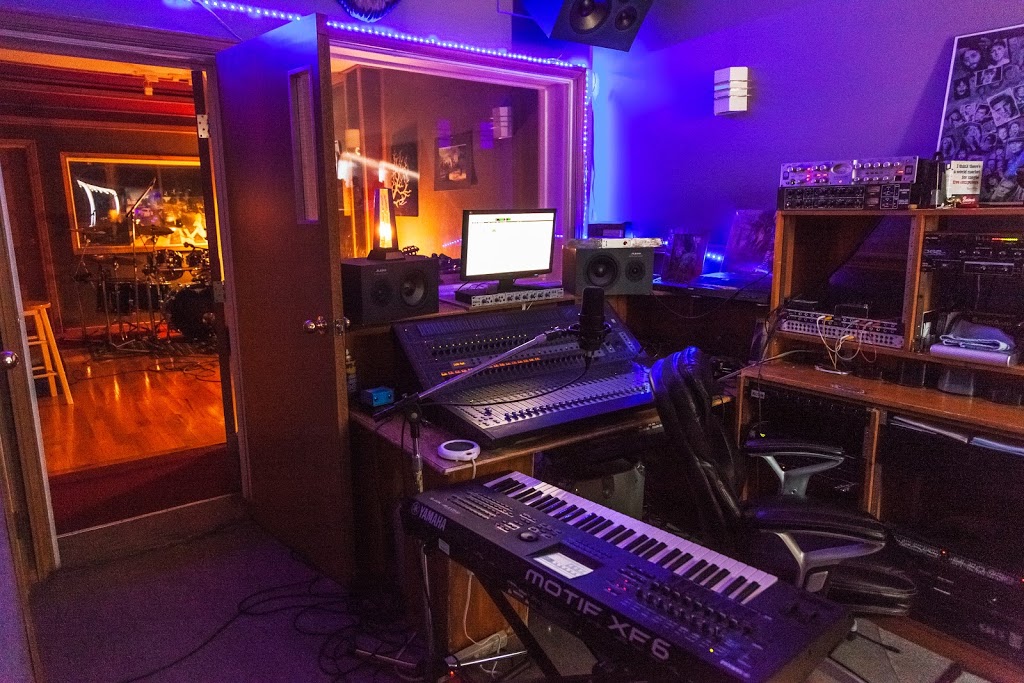 Studio 11 | 49 Henderson Hwy, Winnipeg, MB R2L 1K9, Canada | Phone: (204) 663-0013