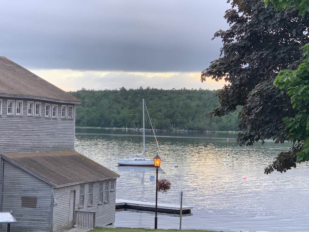 George Street Suite Vacation Home | 14 George St, Shelburne, NS B0T 1W0, Canada | Phone: (902) 512-1102