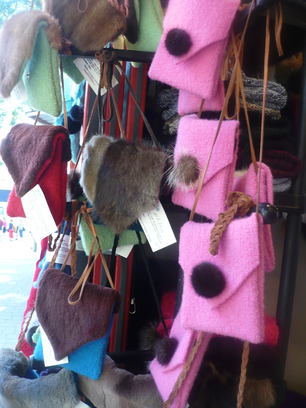 La Boutique de Tricot Frizou | 16 Rue Gabriel Lalemant, Québec, QC G2A 2W8, Canada | Phone: (418) 842-2651
