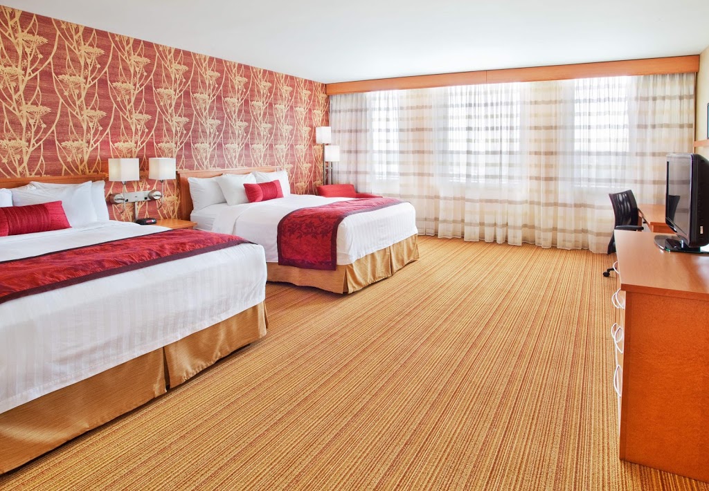 Courtyard by Marriott Edmonton Downtown | One Thornton Court 99 Street And, Jasper Ave, Edmonton, AB T5J 2E7, Canada | Phone: (780) 423-9999